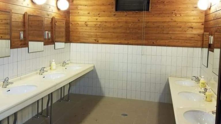 星の森オートキャンプ場のトイレの洗面所の画像