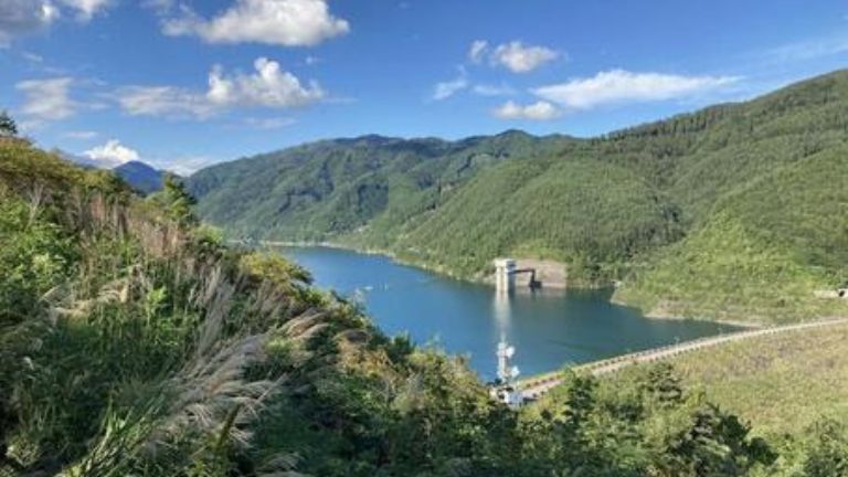 夏の奥木曽湖の風景画像