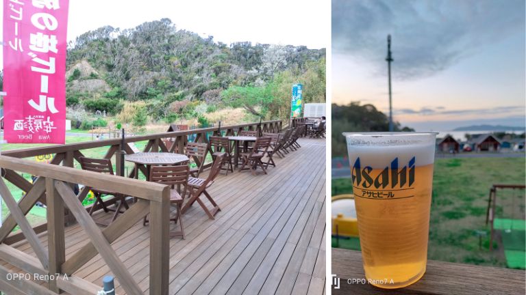 温泉のあとのビールをウッドデッキで飲む様子