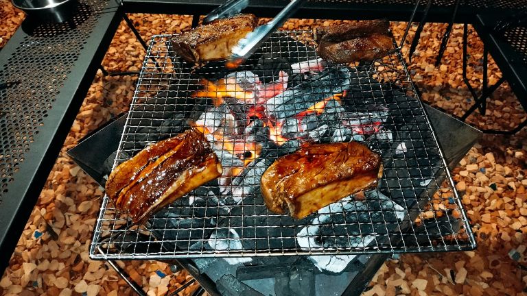 ファイアグリルでのBBQの様子