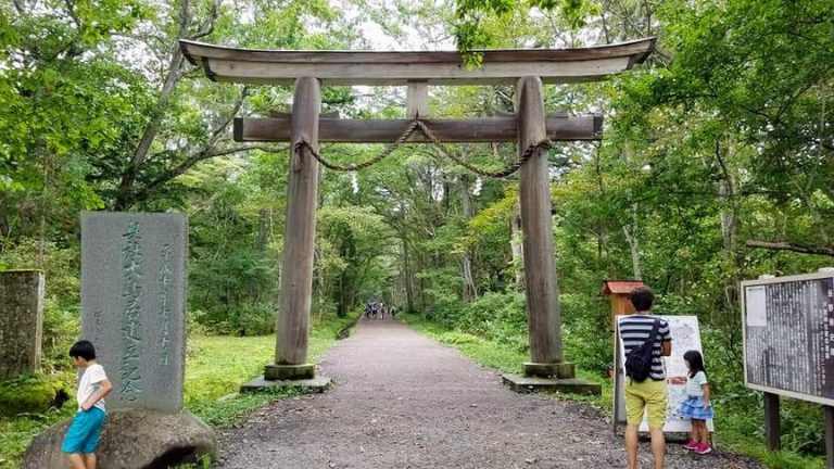 奥社の入り口の鳥居