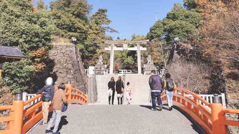 武田神社の神橋