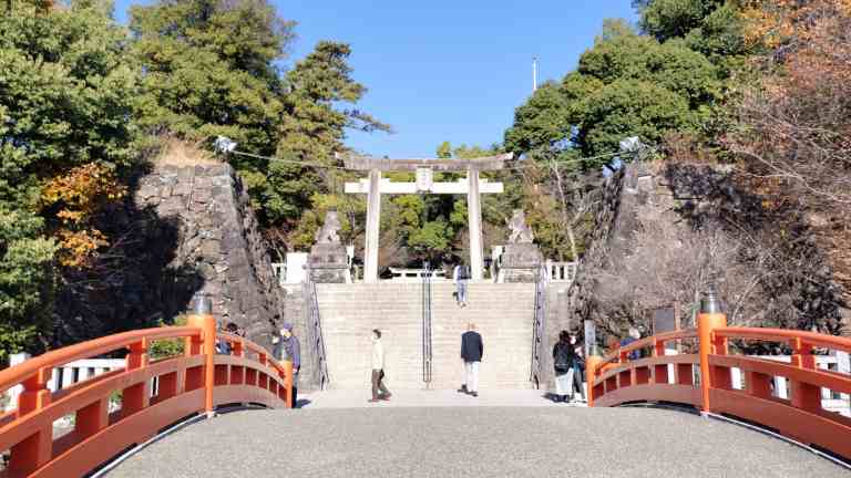 神橋から見た鳥居