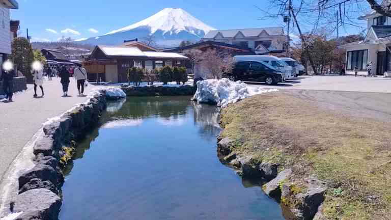 忍野八海からの富士山