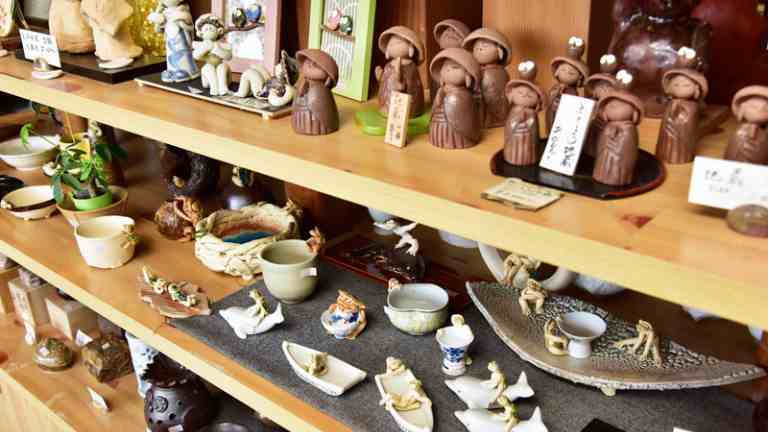 土あそび富士炉漫窯の店内