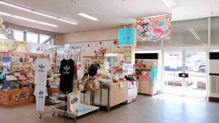 フェリー待合所の売店