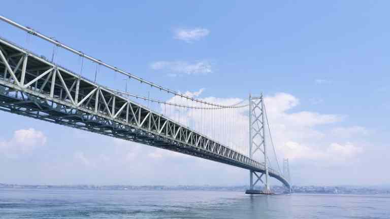 道の駅あわじから見た明石海峡大橋