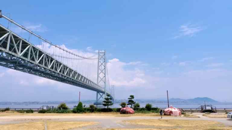 道の駅あわじから見た明石海峡大橋