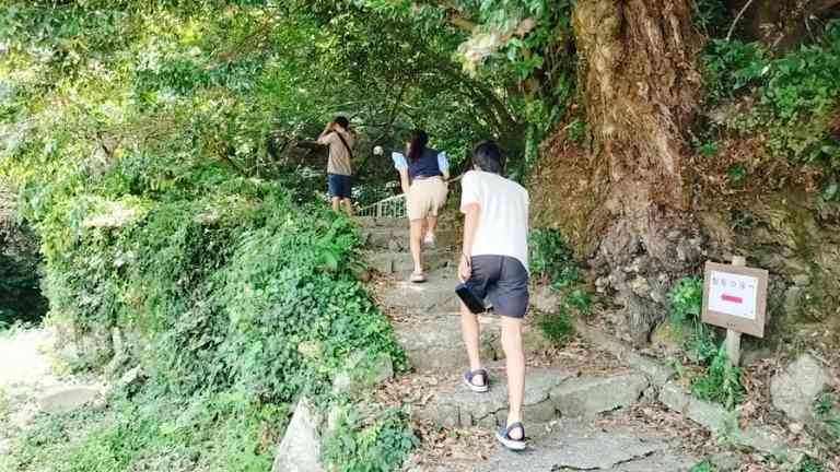 鮎屋の滝 遊歩道