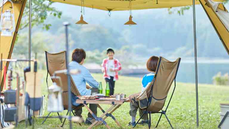 キャンプ場で遊んでいる様子