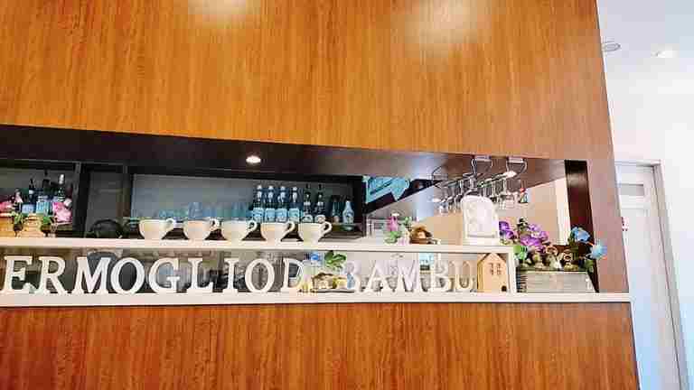 お洒落なカフェのような店内