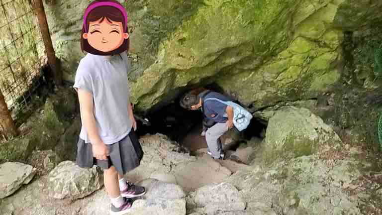 鍾乳洞への入口