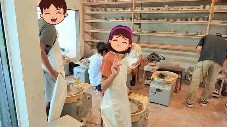 エプロンをつけて準備している様子